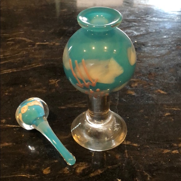 vintage perfume bottle with stopper - Picture 2 of 2